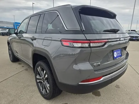 Another view of 2027 Jeep Grand Cherokee Limited for sale in Newton, IA at Gregg Young of Newton
