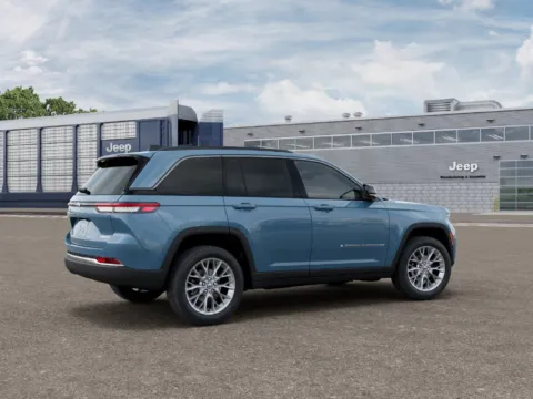 More photos of 2027 Jeep Grand Cherokee Limited at Gregg Young of Newton, IA