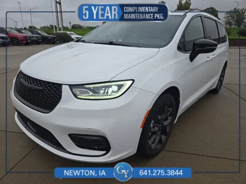 White 2025 Chrysler Pacifica Limited for sale in Newton, IA