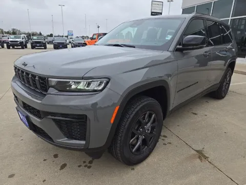 More photos of 2027 Jeep Grand Cherokee L Laredo Altitude at Gregg Young of Newton, IA