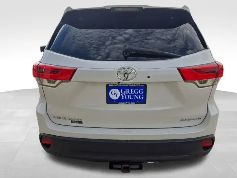 More photos of 2018 Toyota Highlander XLE at Gregg Young of Newton, IA