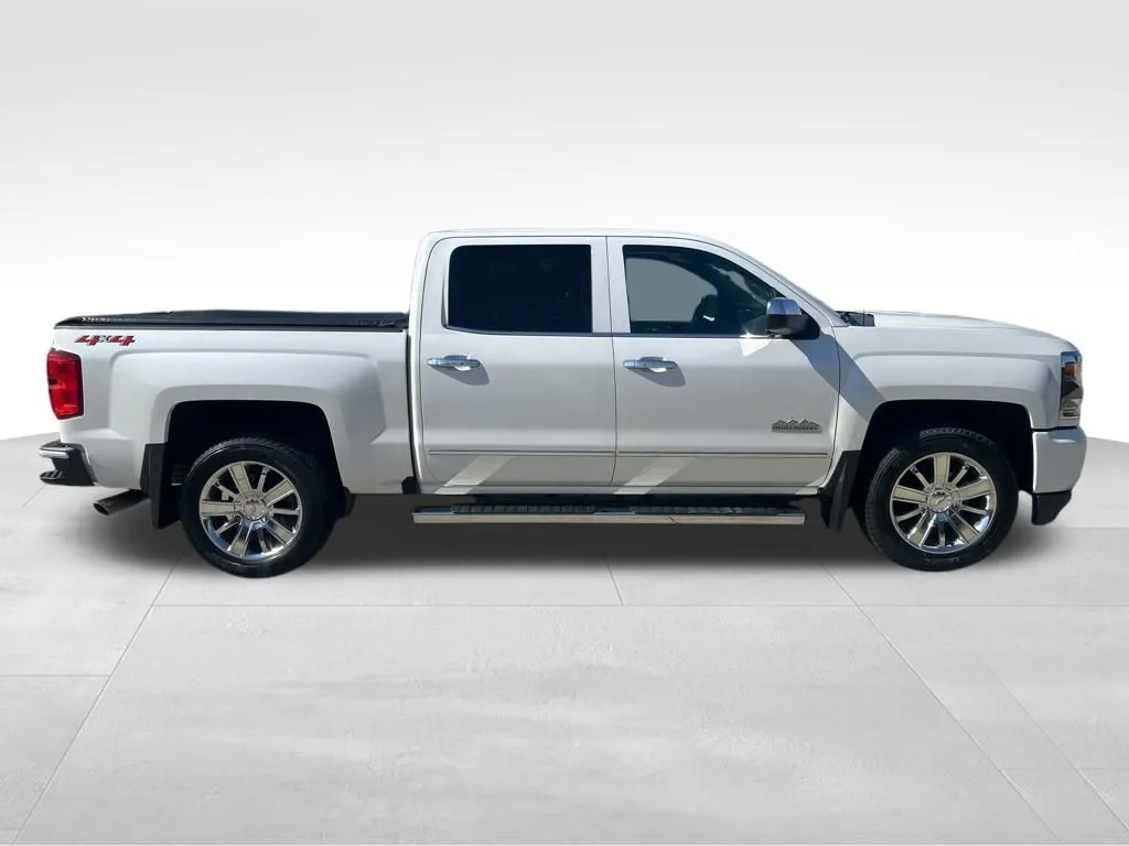2018 Chevrolet Silverado 1500 High Country photo 3