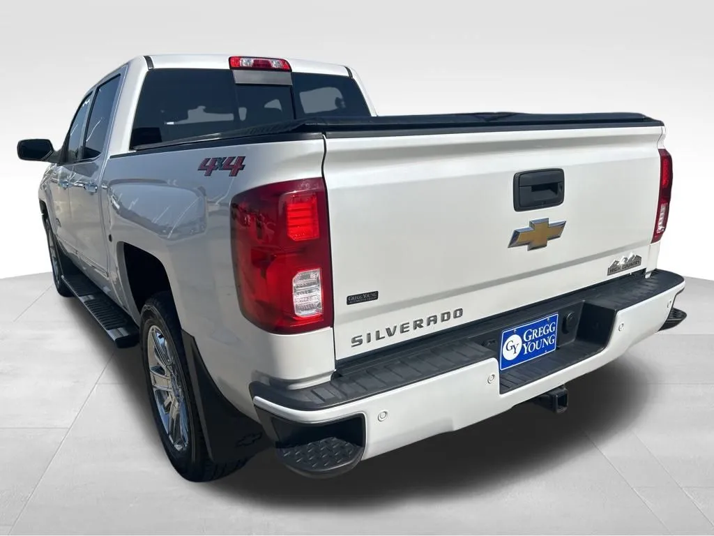 2018 Chevrolet Silverado 1500 High Country photo 2