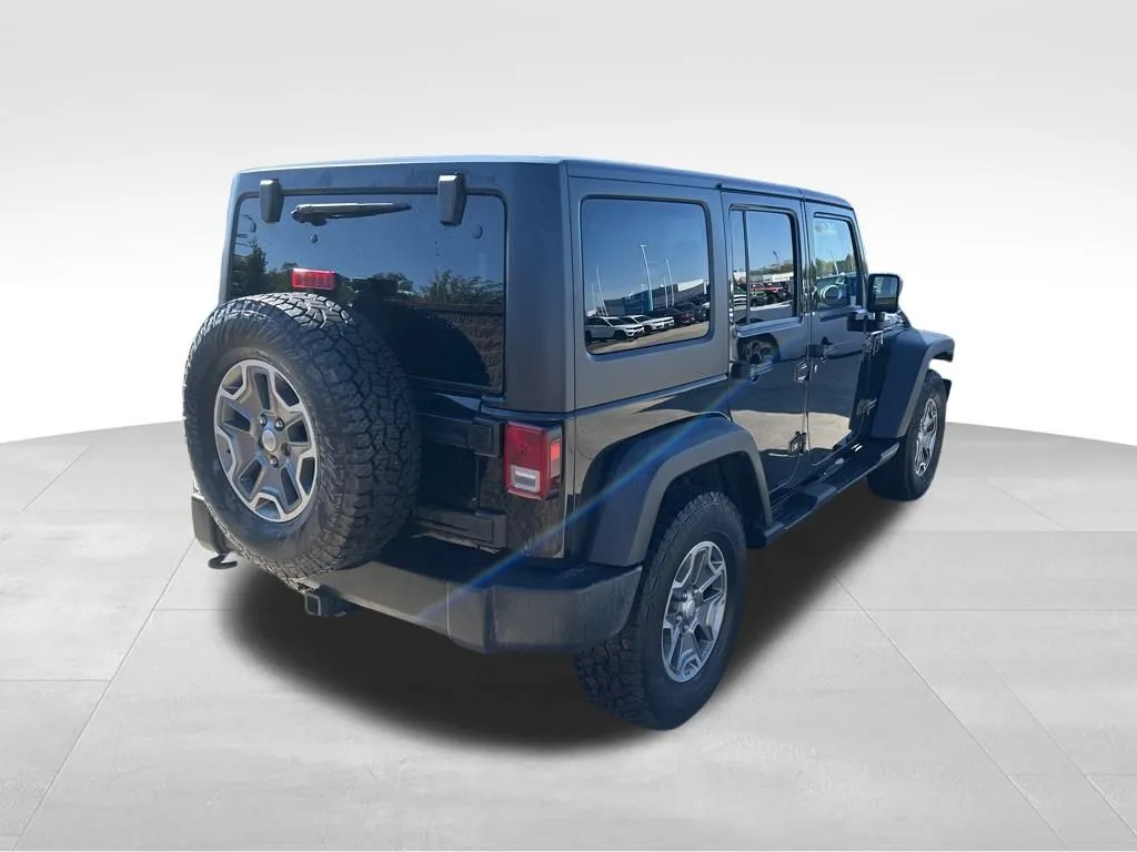 2013 Jeep Wrangler Unlimited Rubicon photo 2
