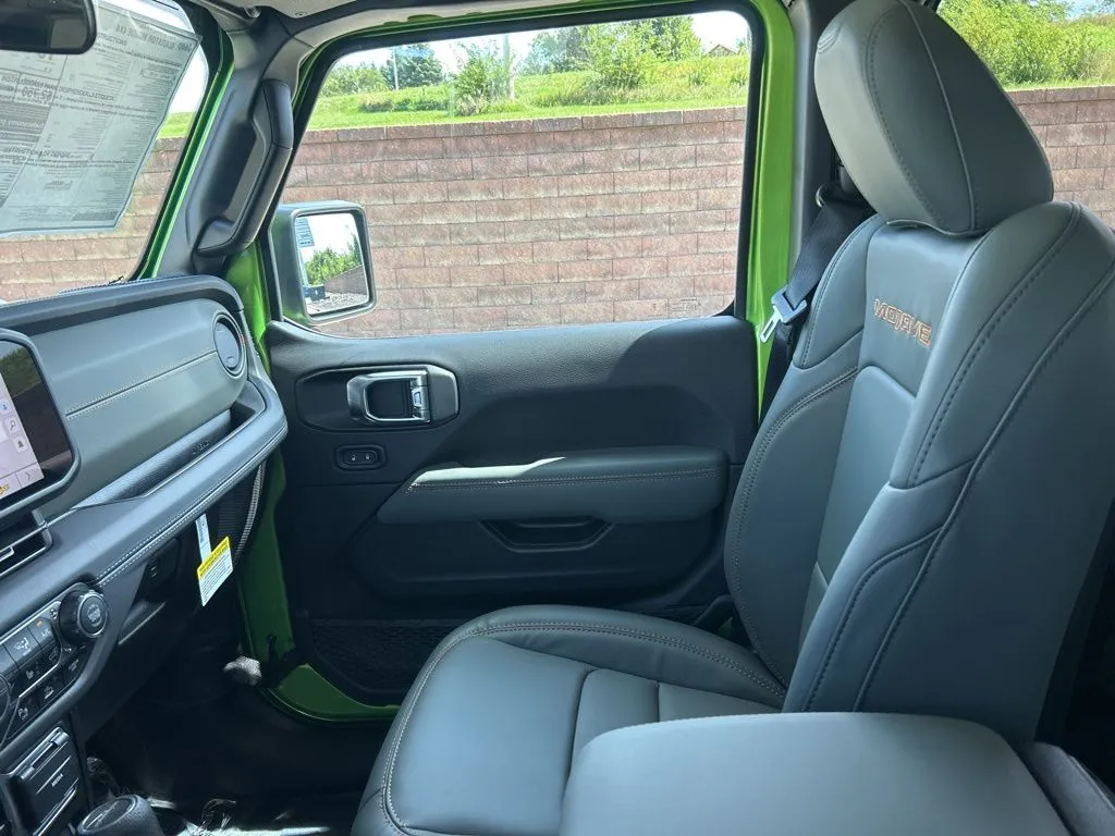 2025 Jeep Gladiator Mojave photo 4