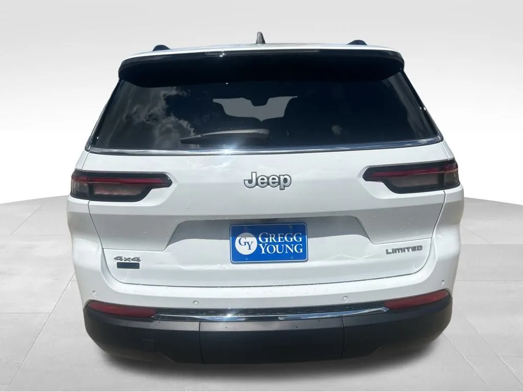 2025 Jeep Grand Cherokee Limited photo 2