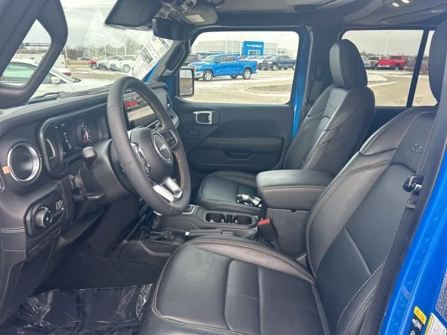 2024 Jeep Wrangler Sahara photo 4