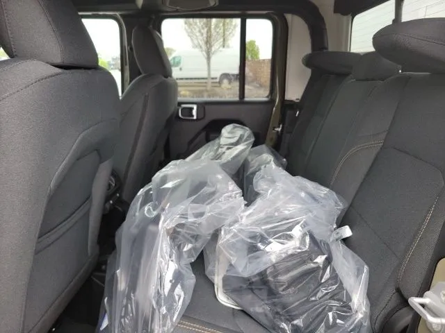 2025 Jeep Gladiator Willys photo 4