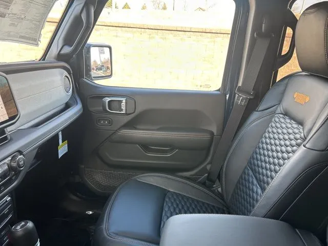 2025 Jeep Wrangler Sahara photo 4