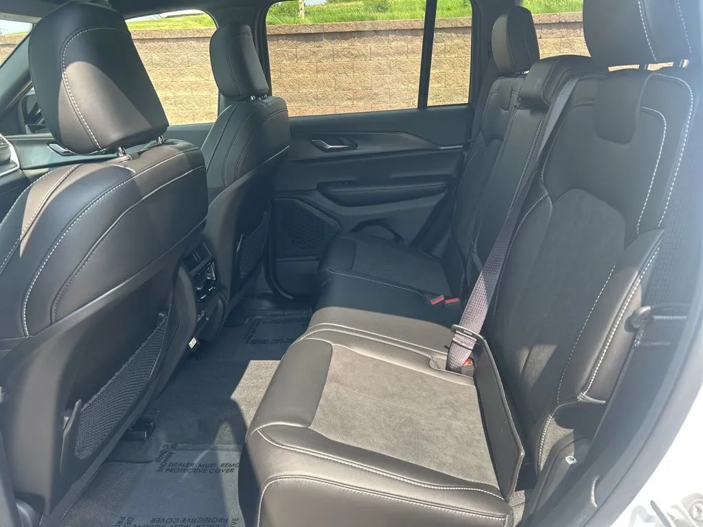 2025 Jeep Grand Cherokee Altitude X photo 3