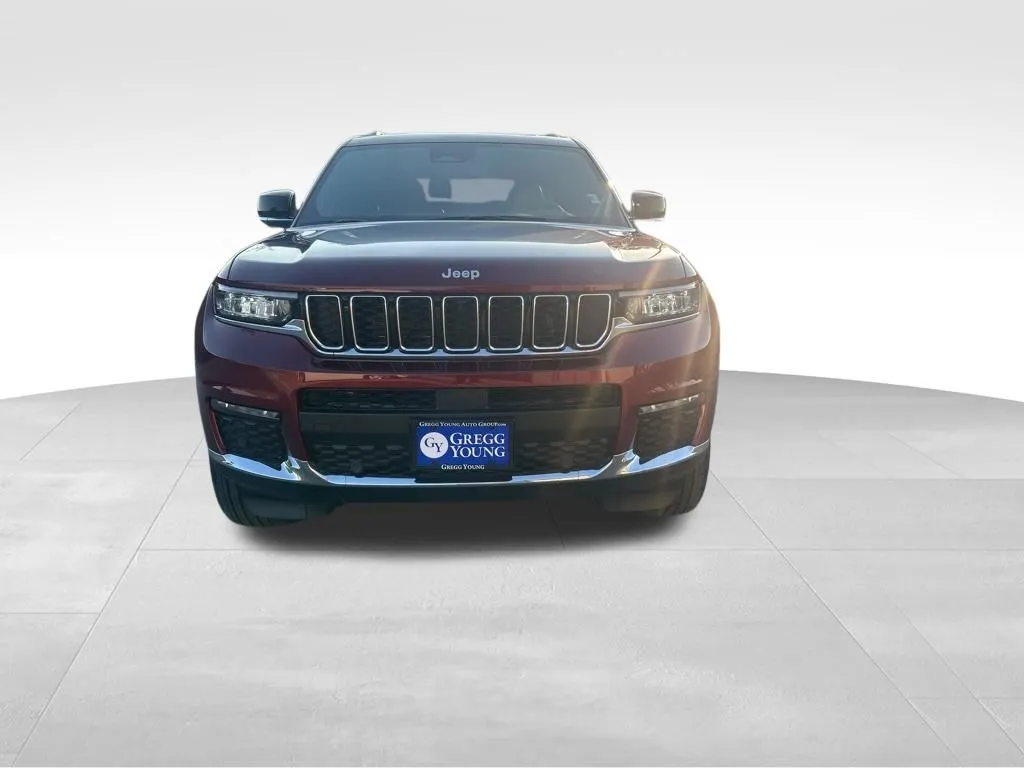 2025 Jeep Grand Cherokee Limited photo 3