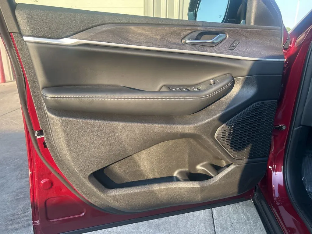 2025 Jeep Grand Cherokee Limited photo 4