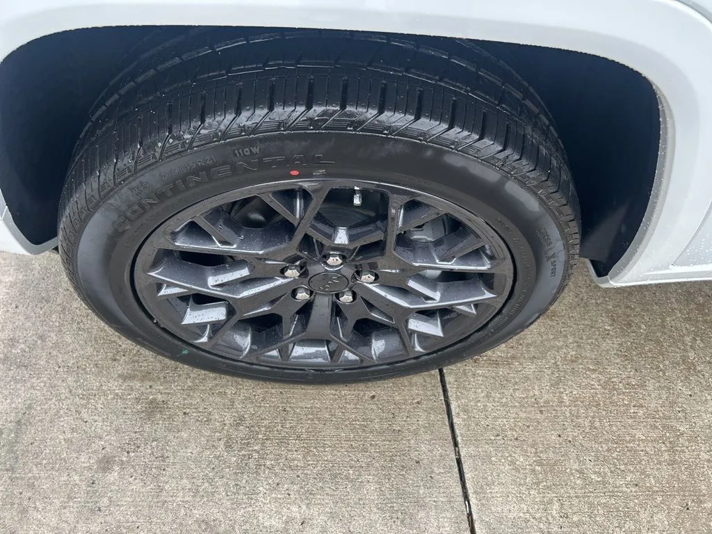 2025 Jeep Grand Cherokee Summit Reserve photo 2