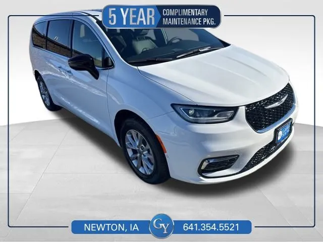 2025 Chrysler Pacifica Select for sale in Newton, IA