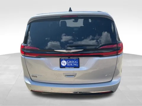 More photos of 2026 Chrysler Pacifica Select at Gregg Young of Newton, IA