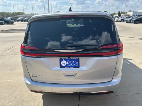 More photos of 2026 Chrysler Pacifica Select at Gregg Young of Newton, IA