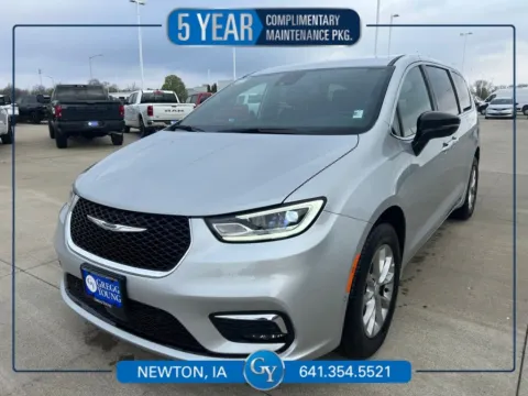Silver 2026 Chrysler Pacifica Select for sale in Newton, IA