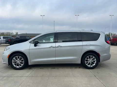 Photos of 2026 Chrysler Pacifica Select for sale in Newton, IA at Gregg Young of Newton