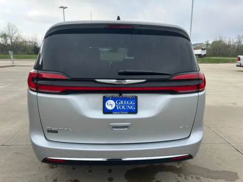 More photos of 2026 Chrysler Pacifica Select at Gregg Young of Newton, IA