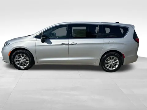 Photos of 2026 Chrysler Pacifica Select for sale in Newton, IA at Gregg Young of Newton