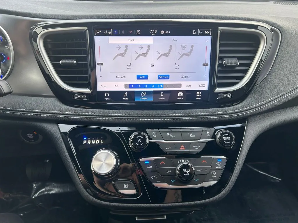 2026 Chrysler Pacifica Select - Photo 28