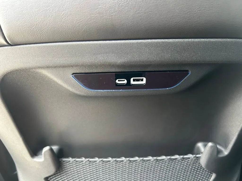 2026 Chrysler Pacifica Select - Photo 19