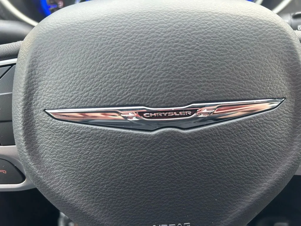 2026 Chrysler Pacifica Select - Photo 31