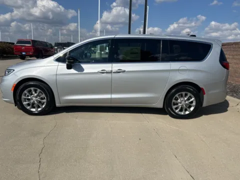 Photos of 2026 Chrysler Pacifica Select for sale in Newton, IA at Gregg Young of Newton