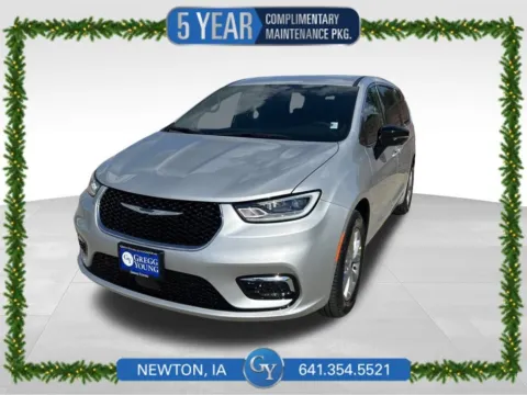 Silver 2026 Chrysler Pacifica Select for sale in Newton, IA