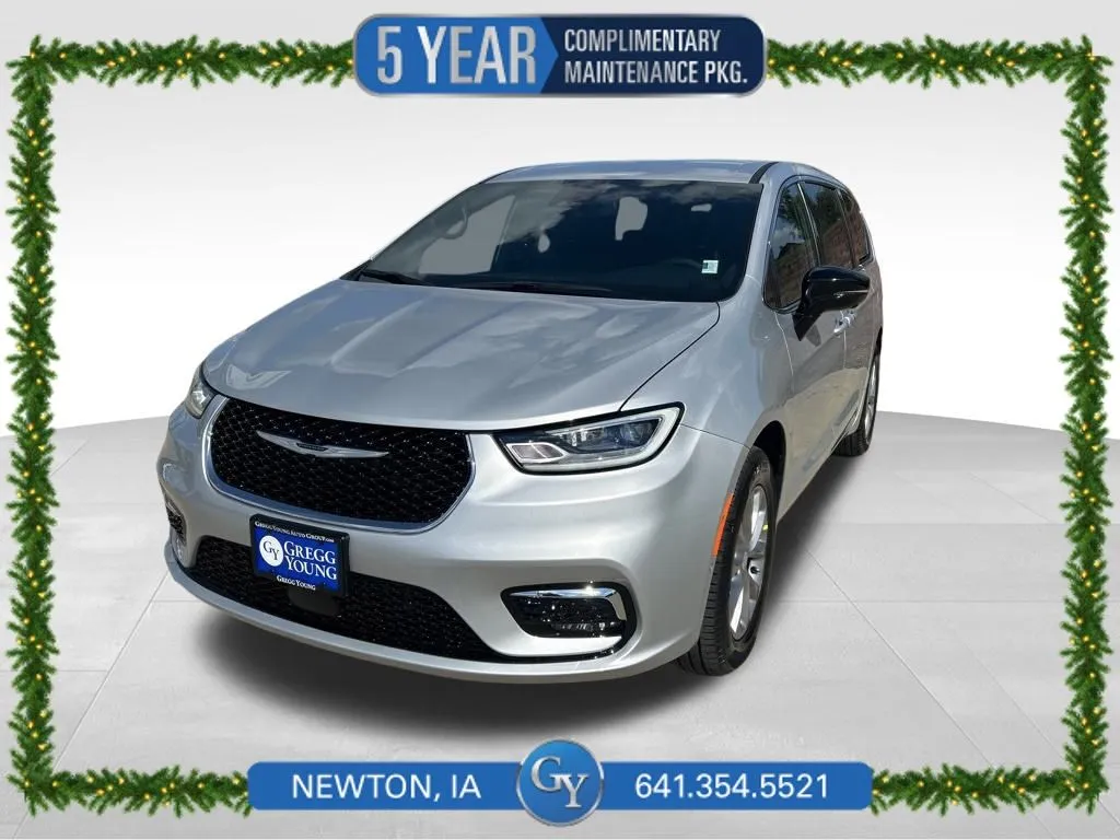 2026 Chrysler Pacifica Select's photo