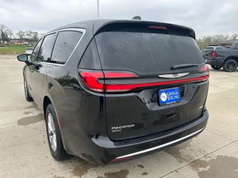 Another view of 2026 Chrysler Pacifica Select for sale in Newton, IA at Gregg Young of Newton