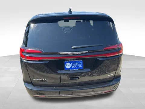 More photos of 2026 Chrysler Pacifica Select at Gregg Young of Newton, IA