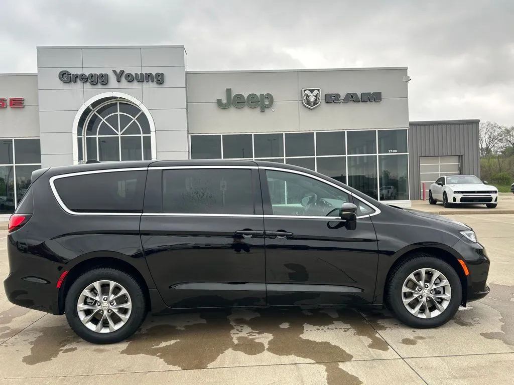 2026 Chrysler Pacifica Select - Photo 7