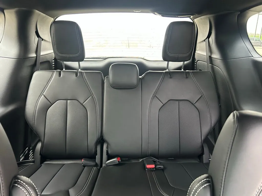 2026 Chrysler Pacifica Select - Photo 14