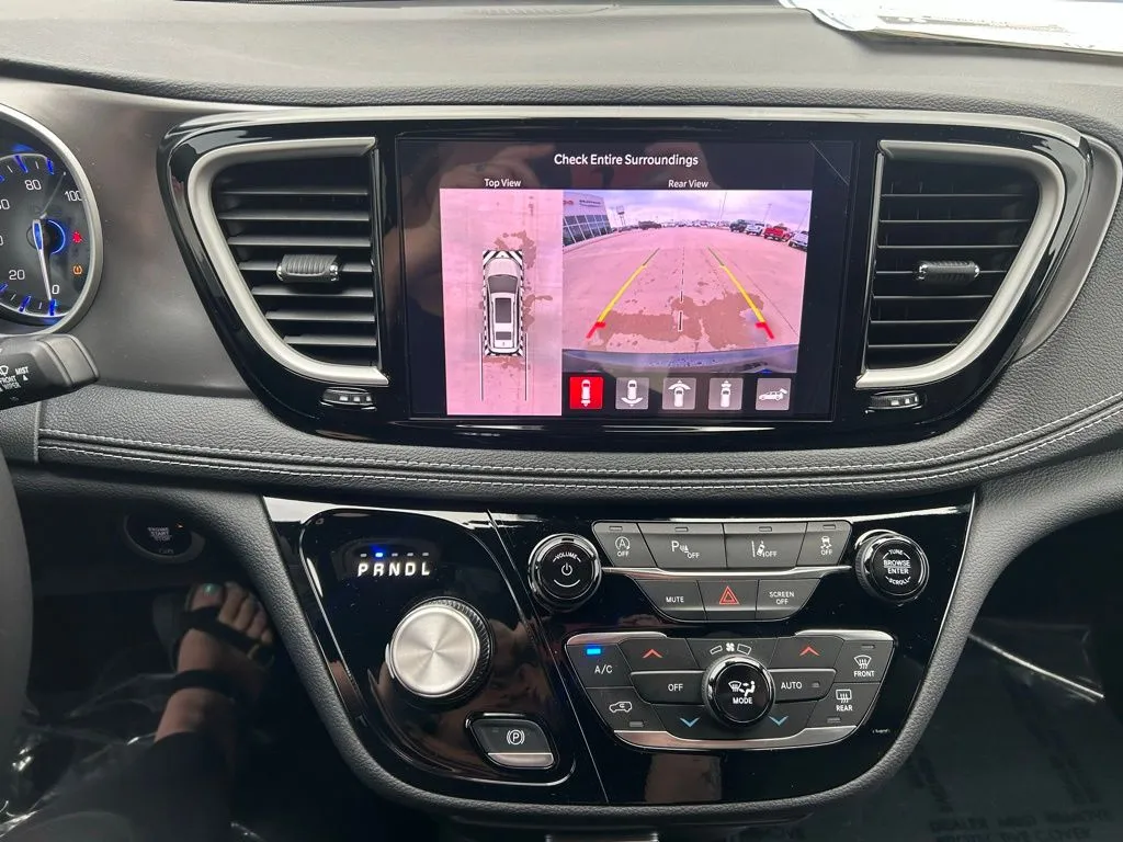2026 Chrysler Pacifica Select - Photo 29