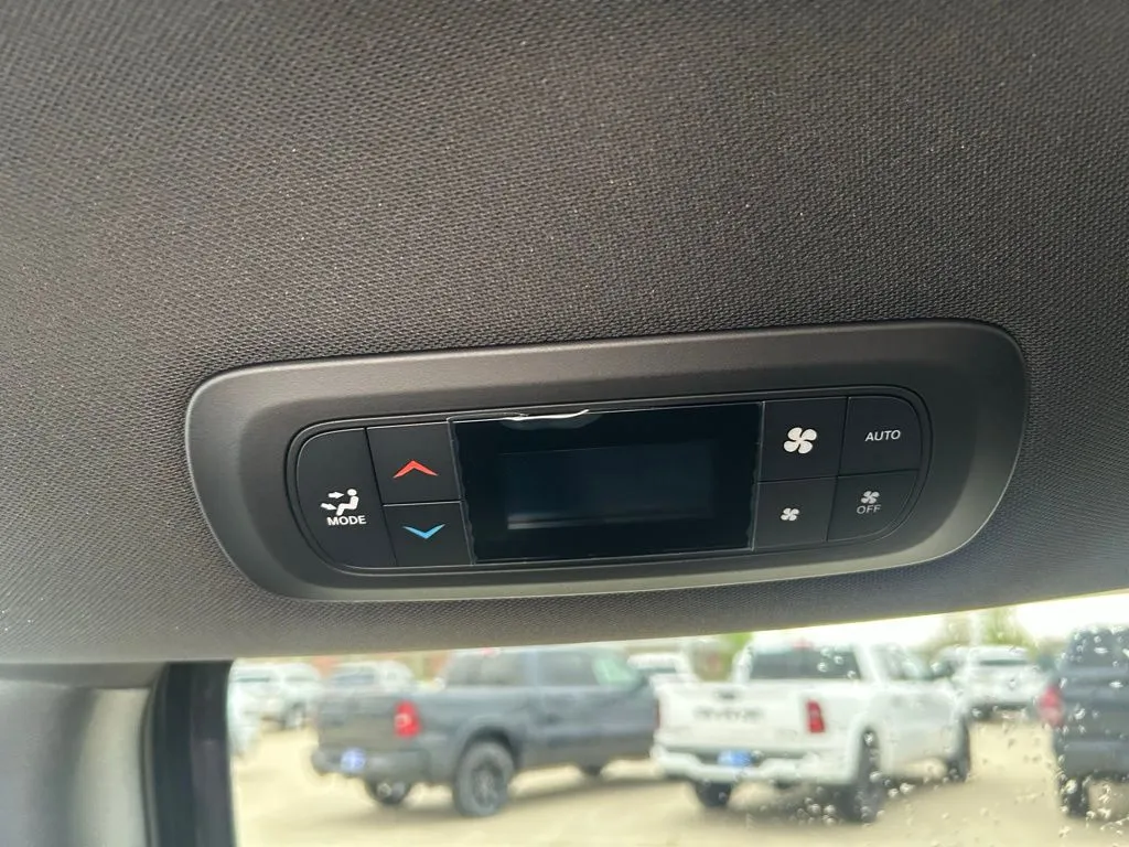 2026 Chrysler Pacifica Select - Photo 18