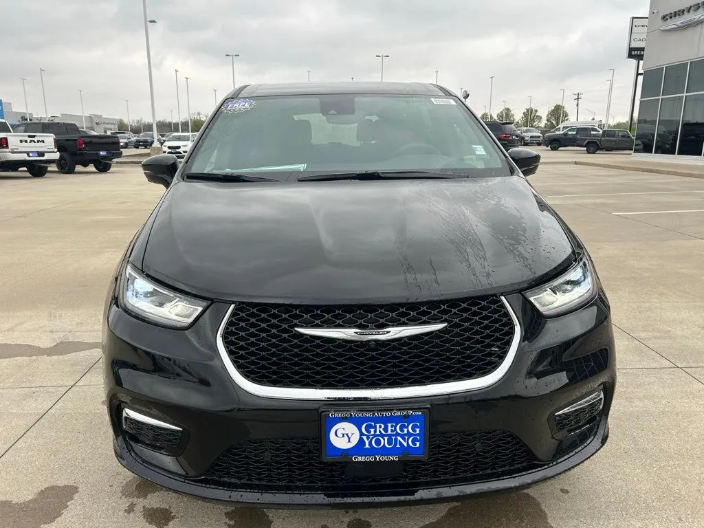 2026 Chrysler Pacifica Select - Photo 10