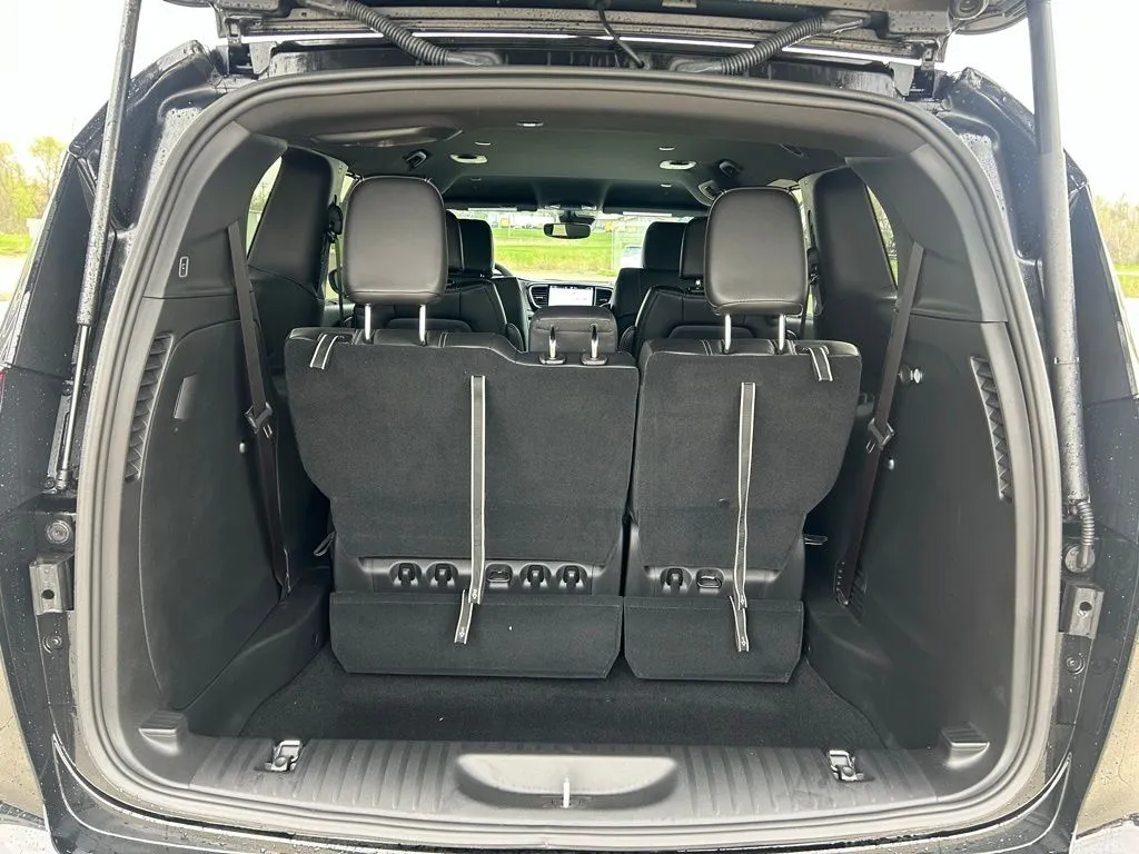 2026 Chrysler Pacifica Select - Photo 11