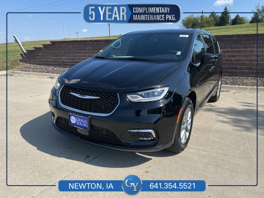 Black 2026 Chrysler Pacifica Select for sale in Newton, IA