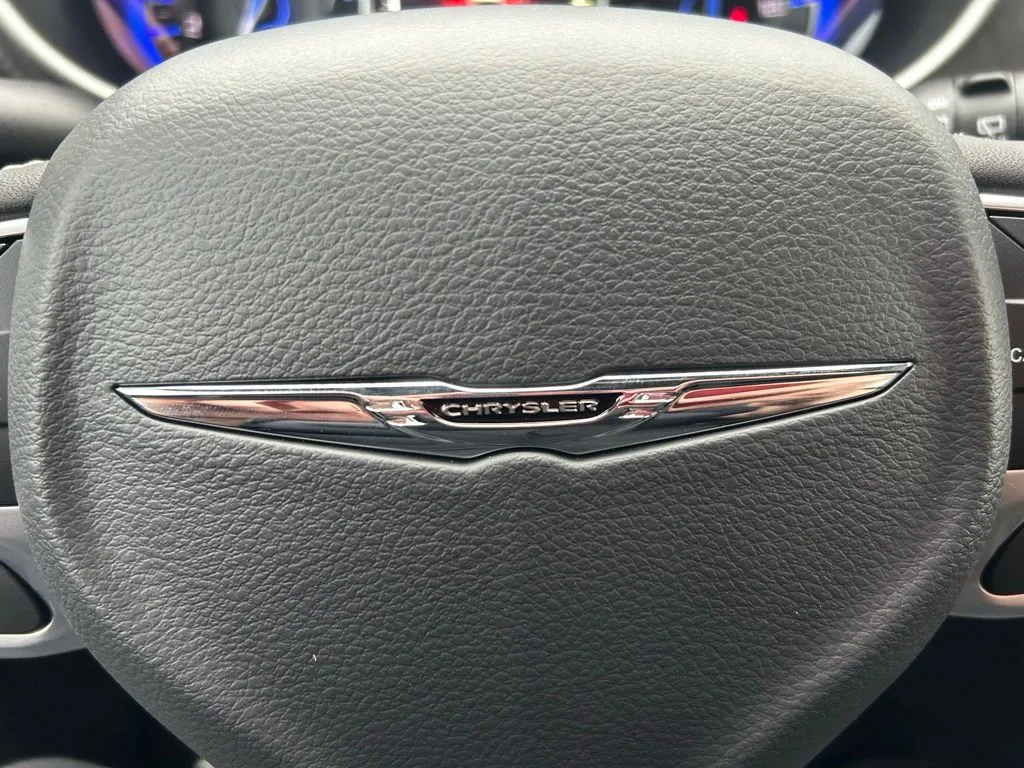 2026 Chrysler Pacifica Select - Photo 31