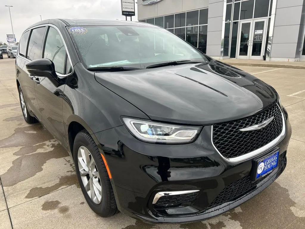 2026 Chrysler Pacifica Select - Photo 9