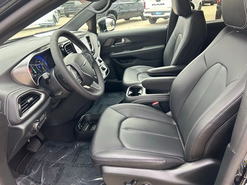 2026 Chrysler Pacifica Select - Photo 22