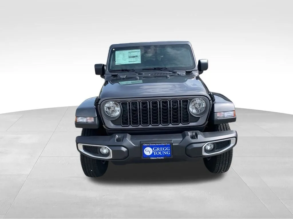 2025 Jeep Gladiator Sport S photo 3