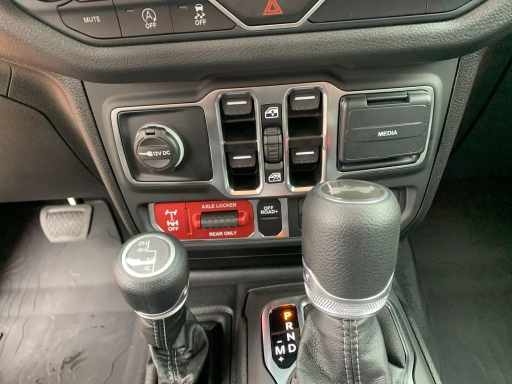 2025 Jeep Wrangler Willys photo 4