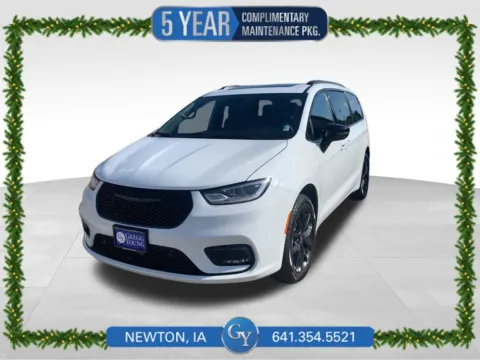 White 2026 Chrysler Pacifica Limited for sale in Newton, IA