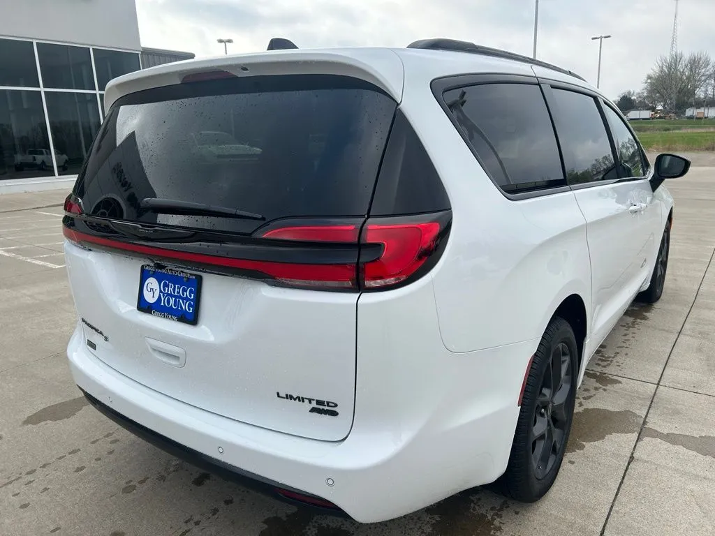 2026 Chrysler Pacifica Limited - Photo 6