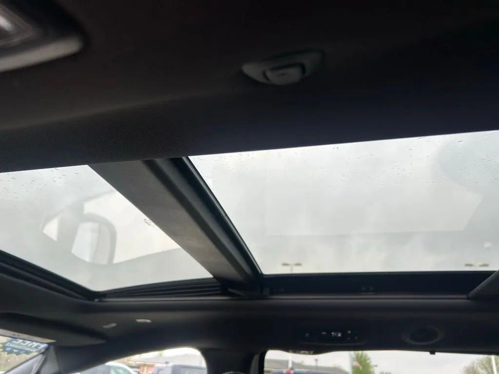 2026 Chrysler Pacifica Limited - Photo 15