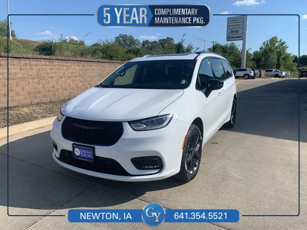 White 2026 Chrysler Pacifica Limited for sale in Newton, IA