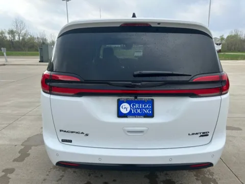 More photos of 2026 Chrysler Pacifica Limited at Gregg Young of Newton, IA
