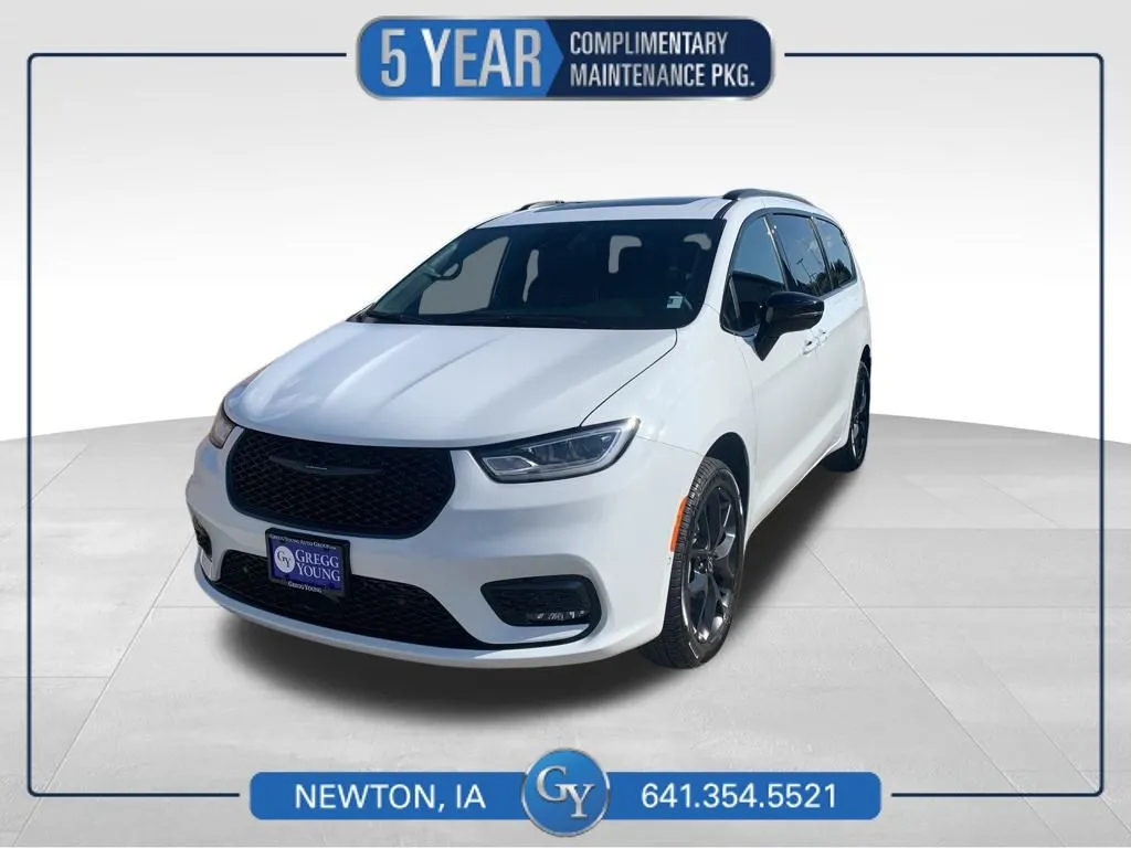 2026 Chrysler Pacifica Limited's photo